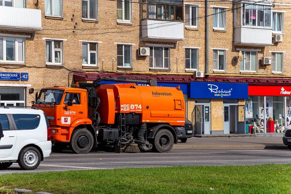 Moskva Rusko Září 2021 Zametací Stroj Silnici Městě Zametač Ulic — Stock fotografie