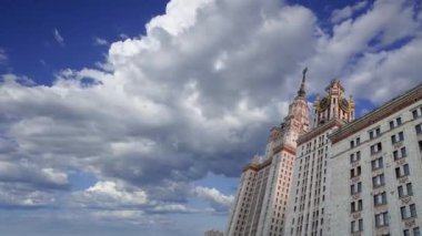 Sparrow Hills 'teki Lomonosov Moskova Devlet Üniversitesi' nin ana binası. Rusya 'nın en üst düzey eğitim kurumudur. Rusya