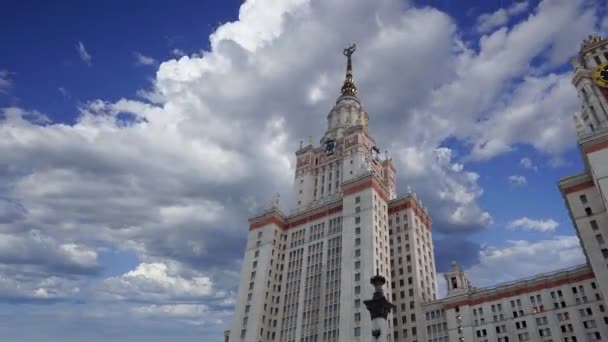 Das Hauptgebäude Der Staatlichen Lomonossow Universität Moskau Auf Den Spatzenbergen — Stockvideo