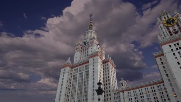 Das Hauptgebäude Der Staatlichen Lomonossow Universität Moskau Auf Den Spatzenbergen — Stockvideo