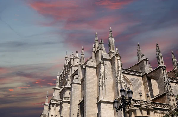 Katedralen i Sevilla--katedralen saint Mary se, Andalusien, Spanien — Stockfoto