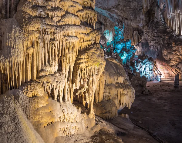 Interior of Natural Cave in Andalusia, Spain -- Inside the Cuevas de Nerja are a variety of geologic cave formations which create interesting patterns — Stock Photo, Image