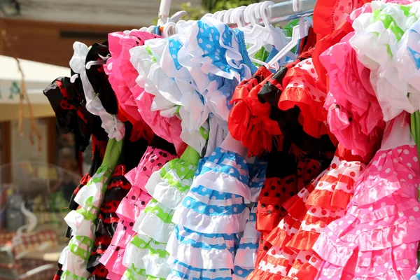 Typiska färgade spanska flamenco klänning, Andalusien, Spanien — Stockfoto