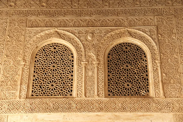 Dettaglio di piastrelle islamiche (moresche) all'Alhambra, Granada, Spagna. Grande texture di sfondo — Foto Stock