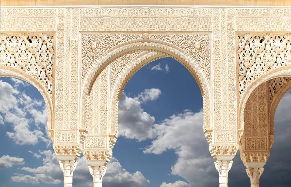 Valv i islamiska (moriska) stil i alhambra, granada, Spanien — Stockfoto