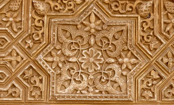 Деталь исламской (мавританской) плитки в Альгамбре, Гранада, Испания. Большая фоновая текстура — стоковое фото