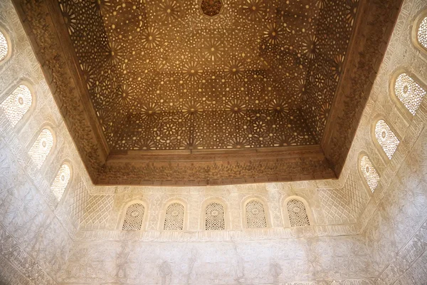 Detalj av islamiska (moriska) tilework på den alhambra, granada, Spanien. stor bakgrundsstruktur — Stockfoto