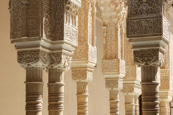 Columns in Islamic (Moorish)  style in Alhambra, Granada, Spain — Stock Photo, Image