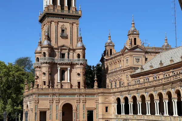 Famosa Plaza de España (sede de la Exposición Latinoamericana de 1929) - Plaza de España en Sevilla, Andalucía, España — Foto de Stock