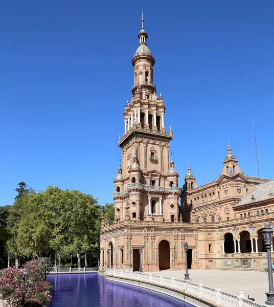 Famosa Plaza de España (sede de la Exposición Latinoamericana de 1929) - Plaza de España en Sevilla, Andalucía, España — Foto de Stock