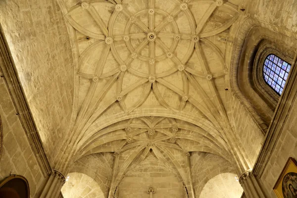 Interior Catedral de Sevilla - - Catedral de Santa María de la Sede, Andalucía, España — Foto de Stock