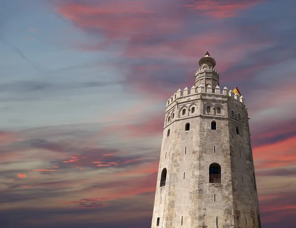 Torre del Oro (siglo XIII), una torre de vigilancia dodecagonal militar árabe medieval en Sevilla, Andalucía, sur de España —  Fotos de Stock