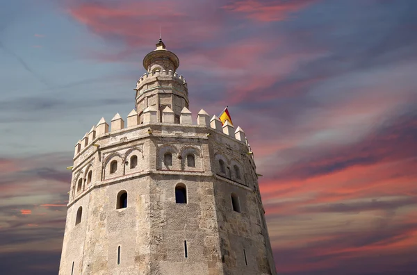 Torre del oro lub złota wieża (XIII w.), średniowieczny arabski wojskowych dodecagonal Strażnica w Sewilla, Andaluzja, Południowa Hiszpania — Zdjęcie stockowe