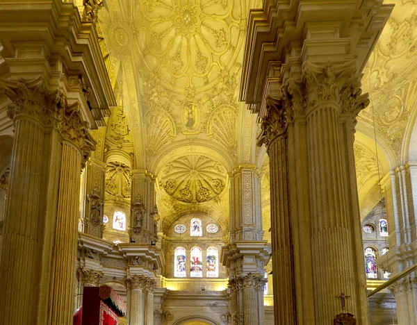 A Catedral interior de Málaga é uma igreja renascentista na cidade de Málaga, na Andaluzia, no sul da Espanha. Foi construído entre 1528 e 1782, seu interior também está em estilo renascentista — Fotografia de Stock