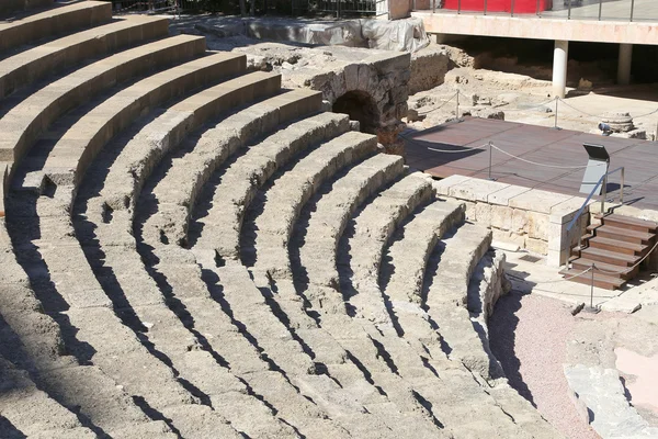 Starożytnego rzymskiego teatru, w pobliżu zamku alcazaba malaga gibralfaro mountain, Andaluzja, Hiszpania. miejsce jest zadeklarowana jako światowego dziedzictwa UNESCO — Zdjęcie stockowe