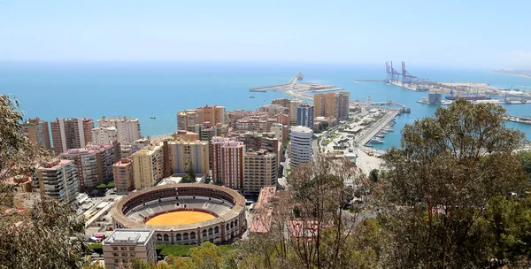 Vista de Málaga com a Plaza de Toros (praça de touros) a partir da vista aérea, Espanha — Fotografia de Stock