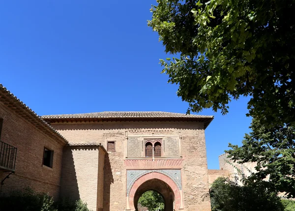 Alhambra Palace - medieval moorish castle in Granada, Andalusia, Spain — Stock Photo, Image