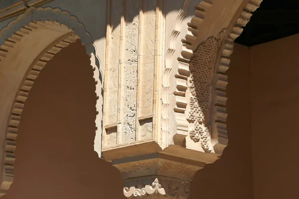 Alhambra, granada, İspanya (Endülüs) İslam stilinde sütunlar — Stok fotoğraf