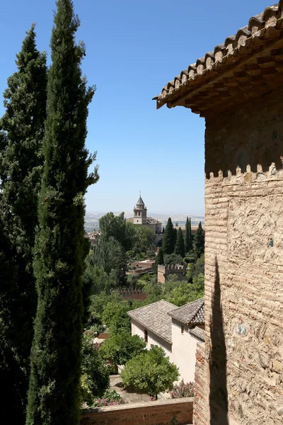 Palácio de Alhambra - castelo mouro medieval em Granada, Andaluzia, Espanha — Fotografia de Stock