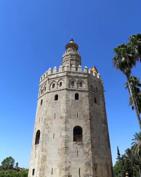 Torre del Oro ou Tour d'Or (XIIIe siècle), une tour de guet dodécagonale militaire arabe médiévale à Séville, Andalousie, sud de l'Espagne — Photo