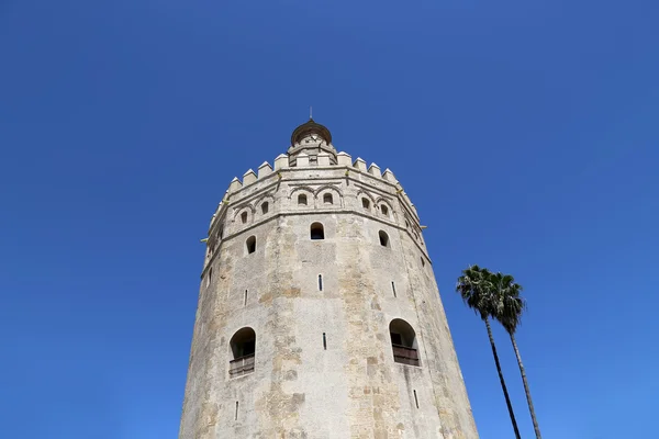 Torre del oro lub złota wieża (XIII w.), średniowieczny arabski wojskowych dodecagonal Strażnica w Sewilla, Andaluzja, Południowa Hiszpania — Zdjęcie stockowe