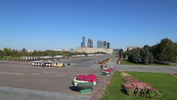 Háborús emlékmű Victory Park a Poklonnaya-hegyen, Moszkva, Oroszország. A memorial komplex kialakítani a memóriában, akik meghaltak a Nagy Honvédő Háború alatt — Stock videók