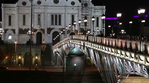 Catedral de Cristo Salvador e Ponte Patriarshy (Vista noturna), Moscou, Rússia — Vídeo de Stock