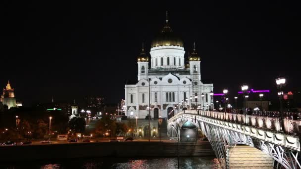 Mesih İsa Katedrali ve Patriarshy Köprüsü (gece görünümü), Moskova, Rusya Federasyonu — Stok video