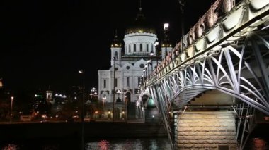 Mesih İsa Katedrali ve Patriarshy Köprüsü (gece görünümü), Moskova, Rusya Federasyonu