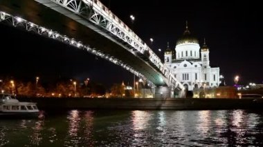 Mesih İsa Katedrali ve Patriarshy Köprüsü (gece görünümü), Moskova, Rusya Federasyonu