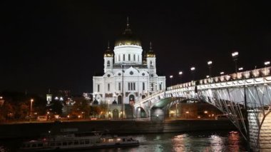 Mesih İsa Katedrali ve Patriarshy Köprüsü (gece görünümü), Moskova, Rusya Federasyonu