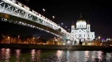 Mesih İsa Katedrali ve Patriarshy Köprüsü (gece görünümü), Moskova, Rusya Federasyonu