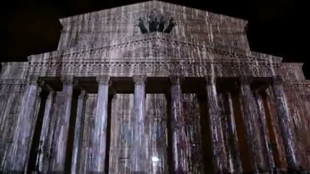 Stora (Bolshoy) theatre på natten upplyst för internationella festival cirkel av ljus på 13 oktober 2014 i Moskva, Ryssland — Stockvideo
