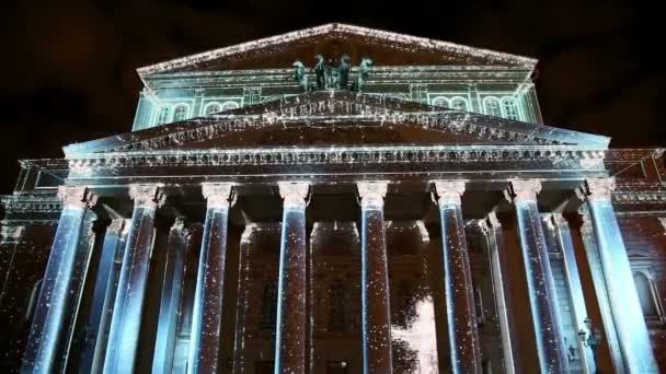 Большой (Большой) театр ночью, освещенный для международного фестиваля "Круг света" 13 октября 2014 года в Москве, Россия — стоковое видео