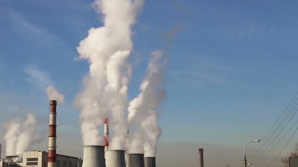 Pile di fumo nella centrale elettrica a carbone — Video Stock