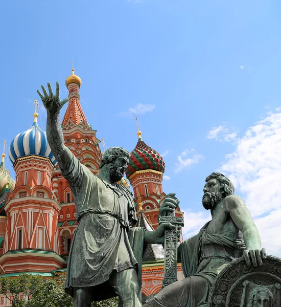 Monumento a Minin y Pojarsky (fue erigido en 1818), Plaza Roja en Moscú, Rusia —  Fotos de Stock