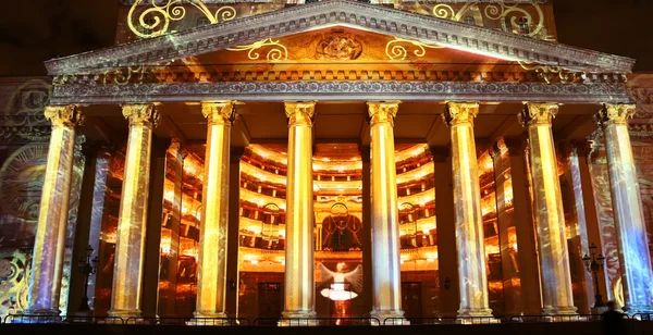 Teatro grande (Bolshoy) à noite iluminado para festival internacional Círculo de luz em 13 de outubro de 2014 em Moscou, Rússia — Fotografia de Stock