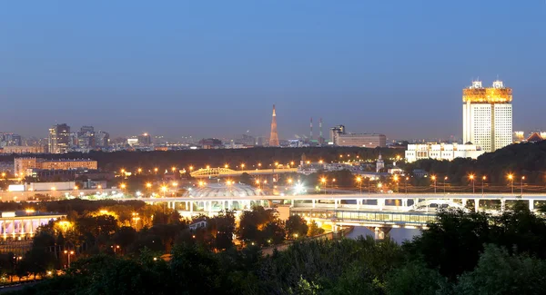 Vista noturna de Moscou de uma plataforma de observação, Rússia — Fotografia de Stock