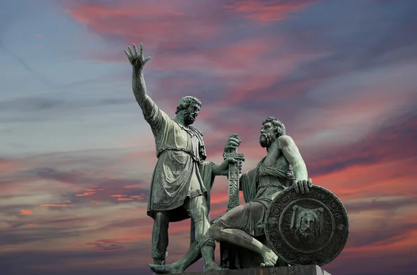 Minin-und Pojarsky-Denkmal (wurde 1818 errichtet), Roter Platz in Moskau, Russland — Stockbild Minin-und Pojarsky-Denkmal (wurde 1818 errichtet), Roter Platz in Moskau, Russland — Stockfoto