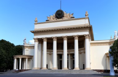 Simge yapılar VDKNh bölge (tüm-Rusya Sergi Merkezi, tüm Rusya sergi merkezi olarak da bilinir) olan kalıcı bir genel amaçlı fuar, Moskova, Rusya