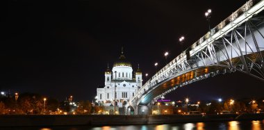 Mesih İsa Katedrali ve Patriarshy Köprüsü (gece görünümü), Moskova, Rusya Federasyonu