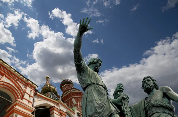 Minin en Pojarsky monument (werd opgericht in 1818), Rode plein in Moskou, Rusland — Stockfoto