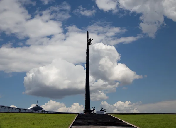 Kriegerdenkmal im Siegespark auf dem Poklonnaja-Hügel, Moskau, Russland. der Gedenkkomplex, der in Erinnerung an die während des großen patriotischen Krieges Gefallenen errichtet wurde — Stockfoto