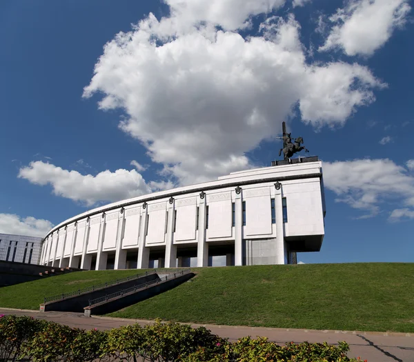 Kriegerdenkmal im Siegespark auf dem Poklonnaja-Hügel, Moskau, Russland. der Gedenkkomplex, der in Erinnerung an die während des großen patriotischen Krieges Gefallenen errichtet wurde — Stockfoto