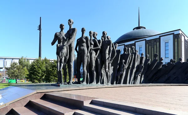 Kriegerdenkmal im Siegespark auf dem Poklonnaja-Hügel, Moskau, Russland. der Gedenkkomplex, der in Erinnerung an die während des großen patriotischen Krieges Gefallenen errichtet wurde — Stockfoto