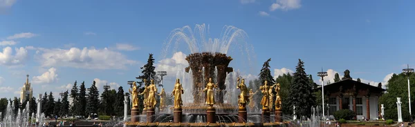 Brunnen Freundschaft der Nationen (1951-54, Brunnenprojekt der Architekten k. topuridze und g. konstantinovsky) -- wdnkh (gesrussland), moskau, russland — Stockfoto