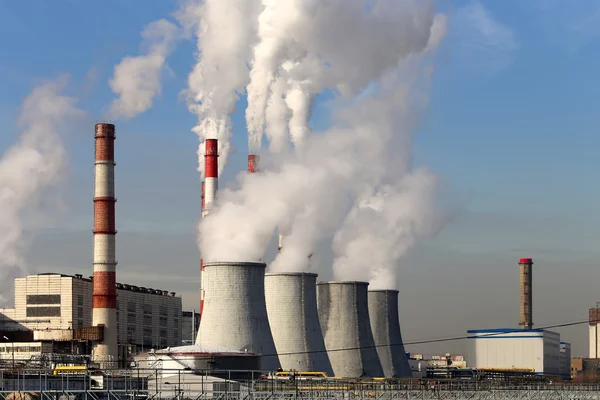 Węgiel, spalanie elektrowni z kominy, Moskwa, Federacja Rosyjska — Zdjęcie stockowe