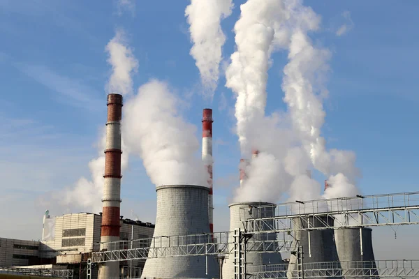 Coal burning power plant with smoke stacks, Moscow, Russia — Stock Photo, Image