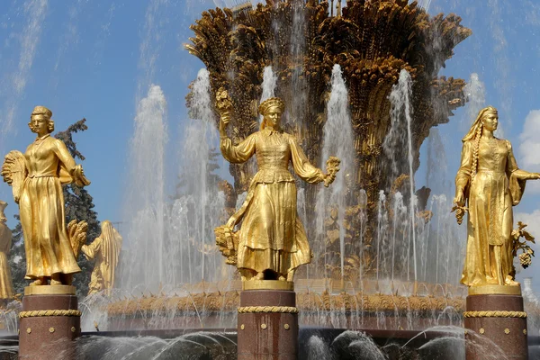 Fountain Friendship of Nations(1951-54, The project of the fountain by architects K. Topuridze and G. Konstantinovsky) -- VDNKH (All-Russia Exhibition Centre), Moscow, Russia — Stock Photo, Image