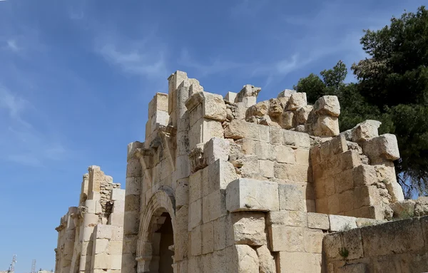 Römische Ruinen in der jordanischen Stadt jerash (Gerasa der Antike), Hauptstadt und größte Stadt des jerash Gouvernements, Jordanien — Stockfoto